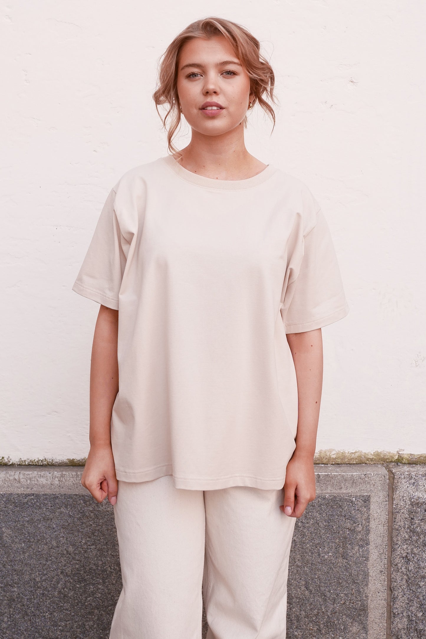 Arela Seela naisten oversize t-paita - sand