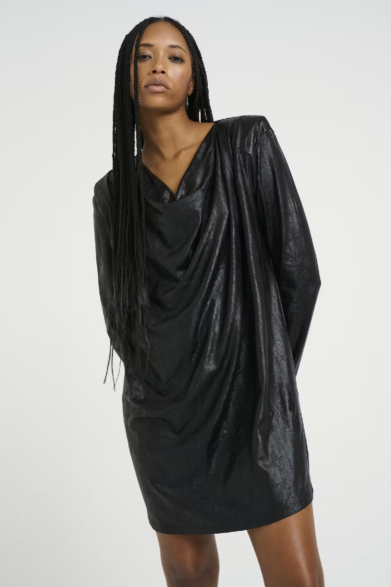gestuz leather dress Don't forget your greens The dark green Suri leather dress is now online! A dress ready to dominate autumn with endless styling opportunities. Match with heels for a feminine look or