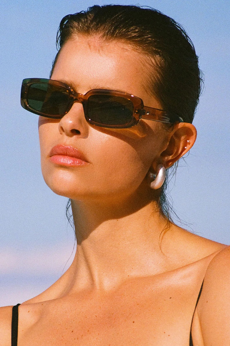 le specs dynamite sunglasses in tobacco Brown Rectangular Retro Y2K NWT This unisex sunglass includes discreet Le Specs metal stud detailing on both temples Shop Le Specs Dynamite Polarised