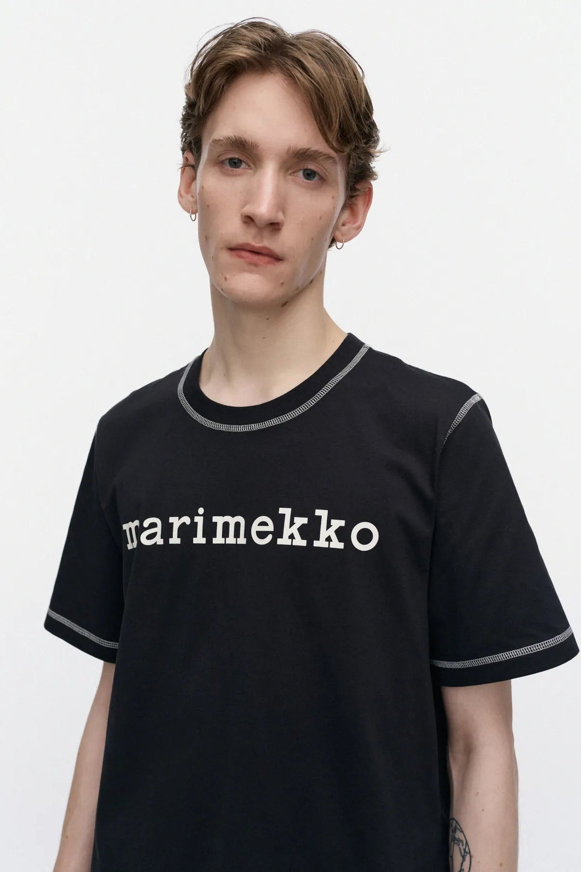 Marimekko Tarttua Logo Placement Kioski t-paita - musta