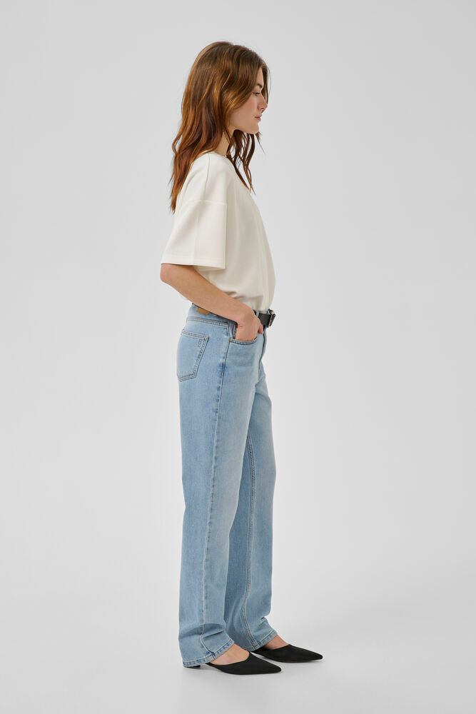 My Essential Wardrobe 07 The Isa 139 Straight - light blue wash