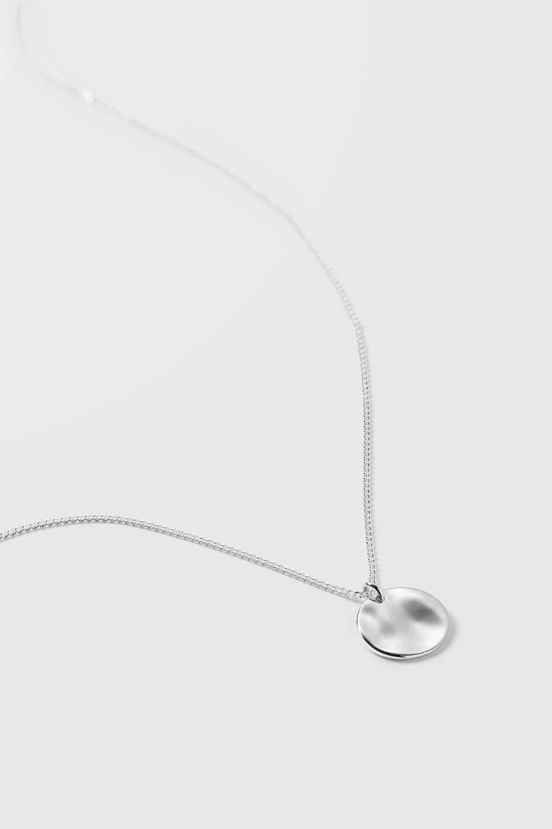 Syster P Minimalistica hammered necklace - silver