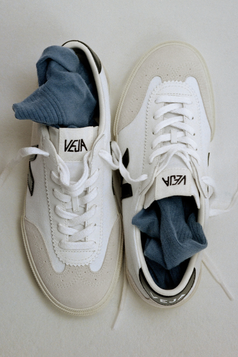 Veja Volley Canvas - white / black