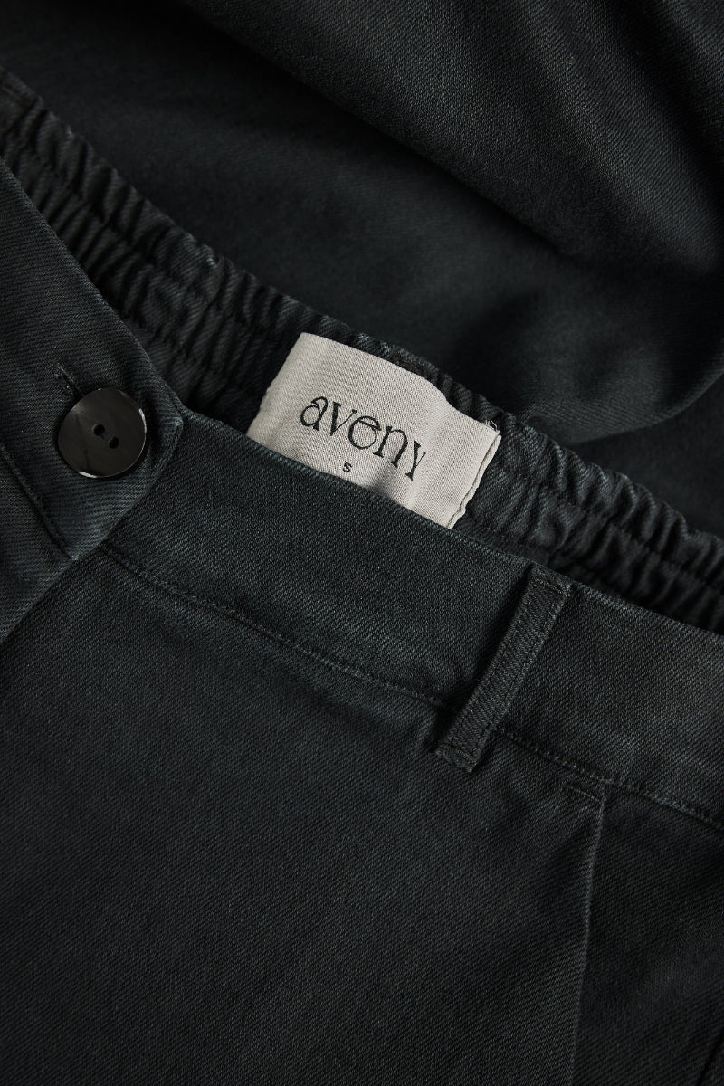 AVENY Beverly Pant Washed Twill - Black Washed Out Effect