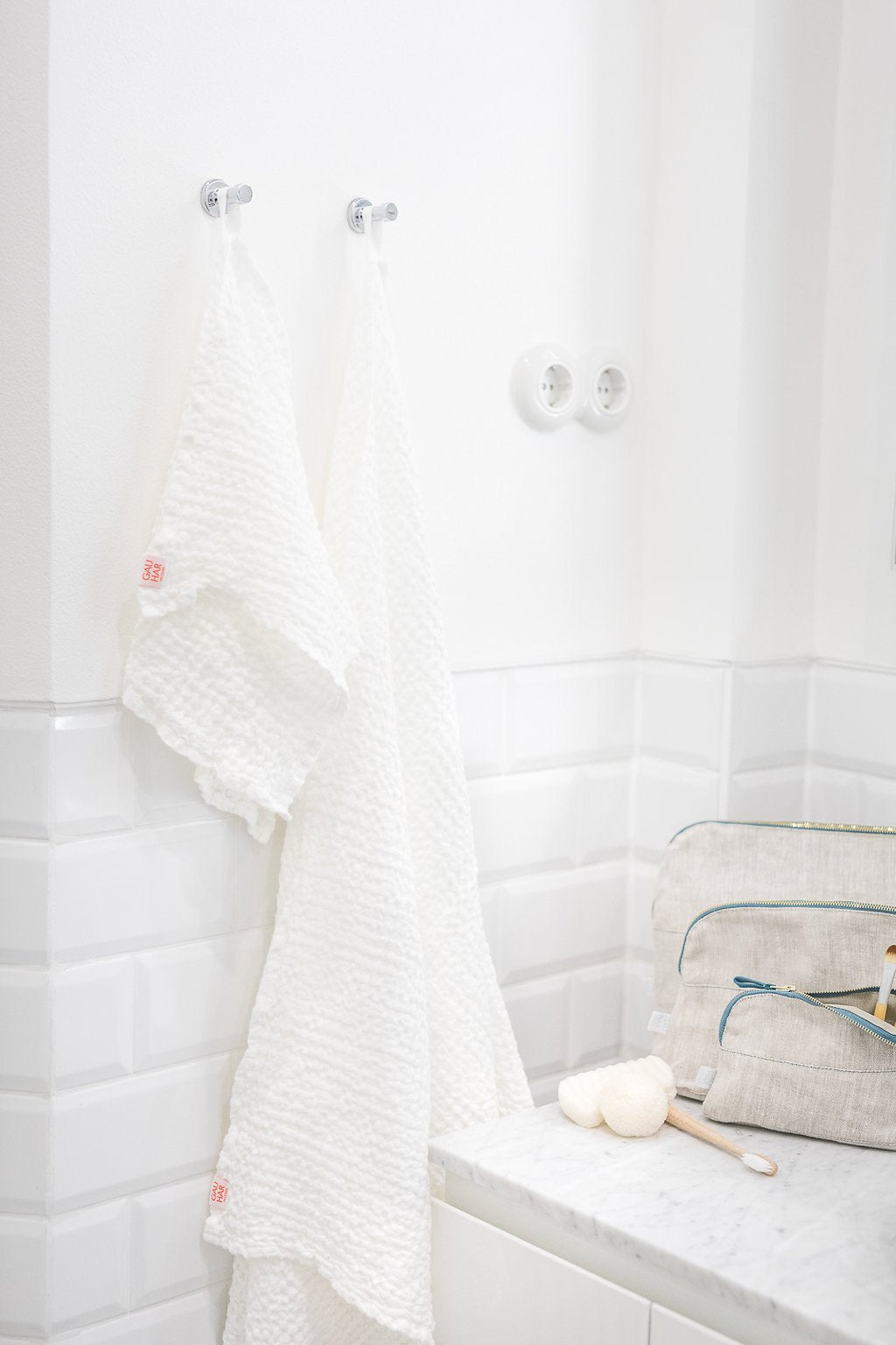 Gauhar waffle towel - large white