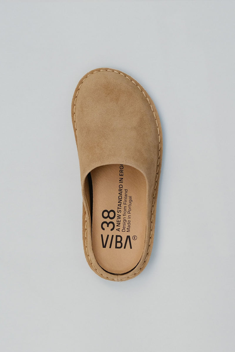 VIBAe ROMA Bio Suede Desert Sand pistokkaat ylhäältä, pohjallinen näkyvissä