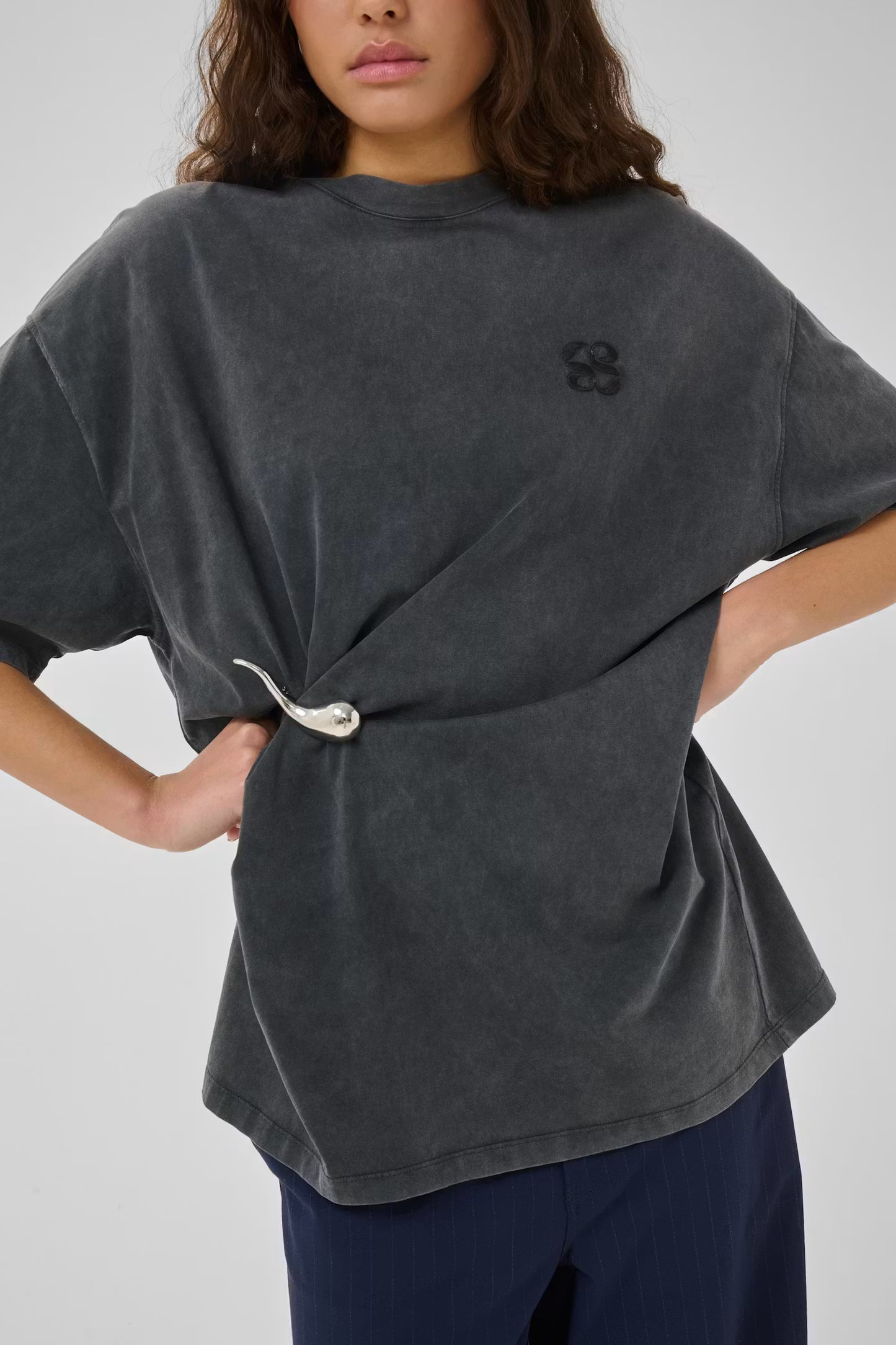 My Essential Wardrobe HelleMW EMB Boxy Tee - black