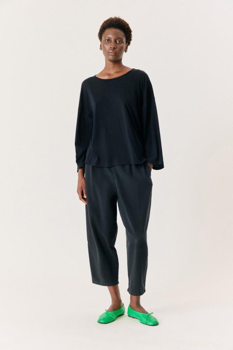 Naisten harmaat housut