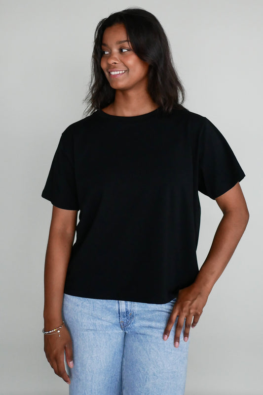 Arela Seela - naisten musta oversize t-paita