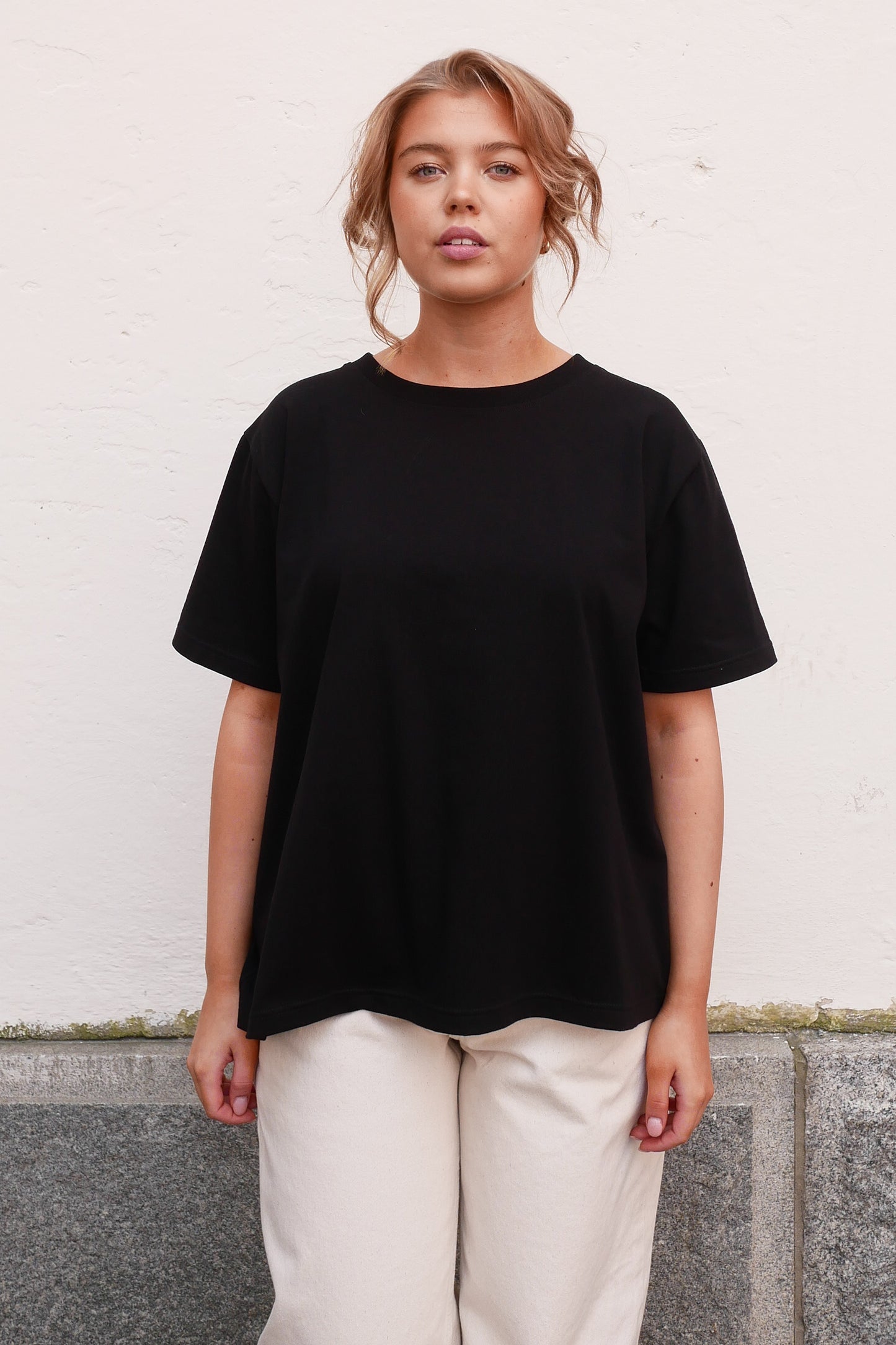 Arela Seela naisten oversize t-paita - musta