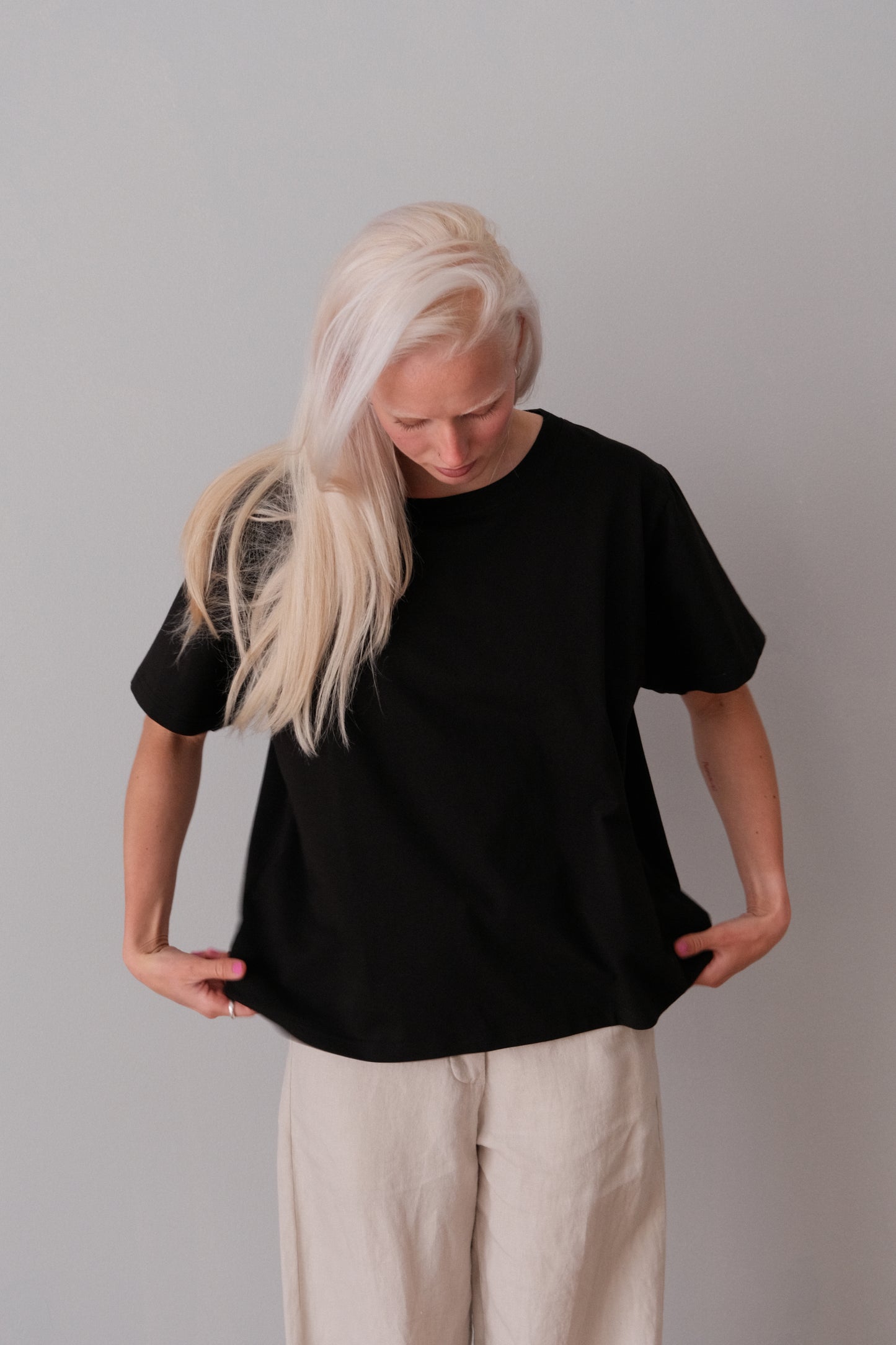 Arela Seela naisten oversize t-paita - musta