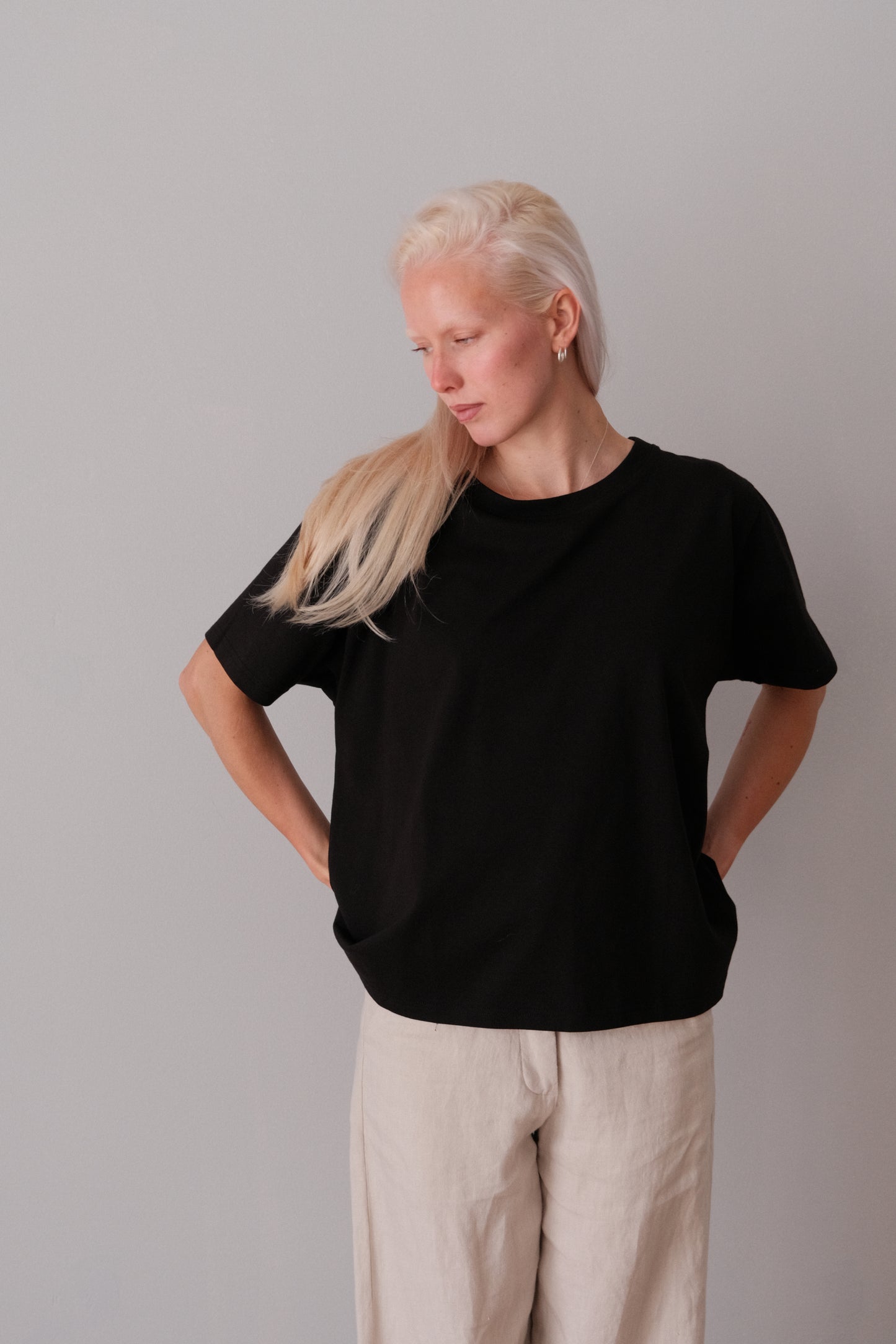 Arela Seela naisten oversize t-paita - musta