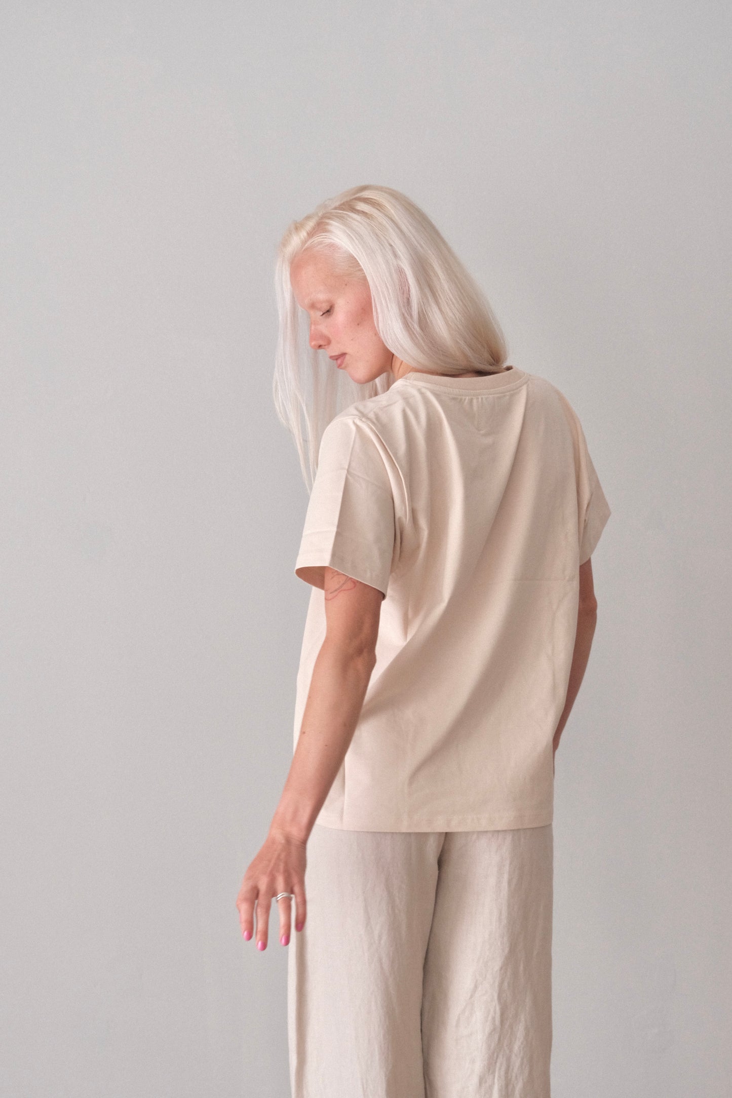Naisten beige oversize T-paita