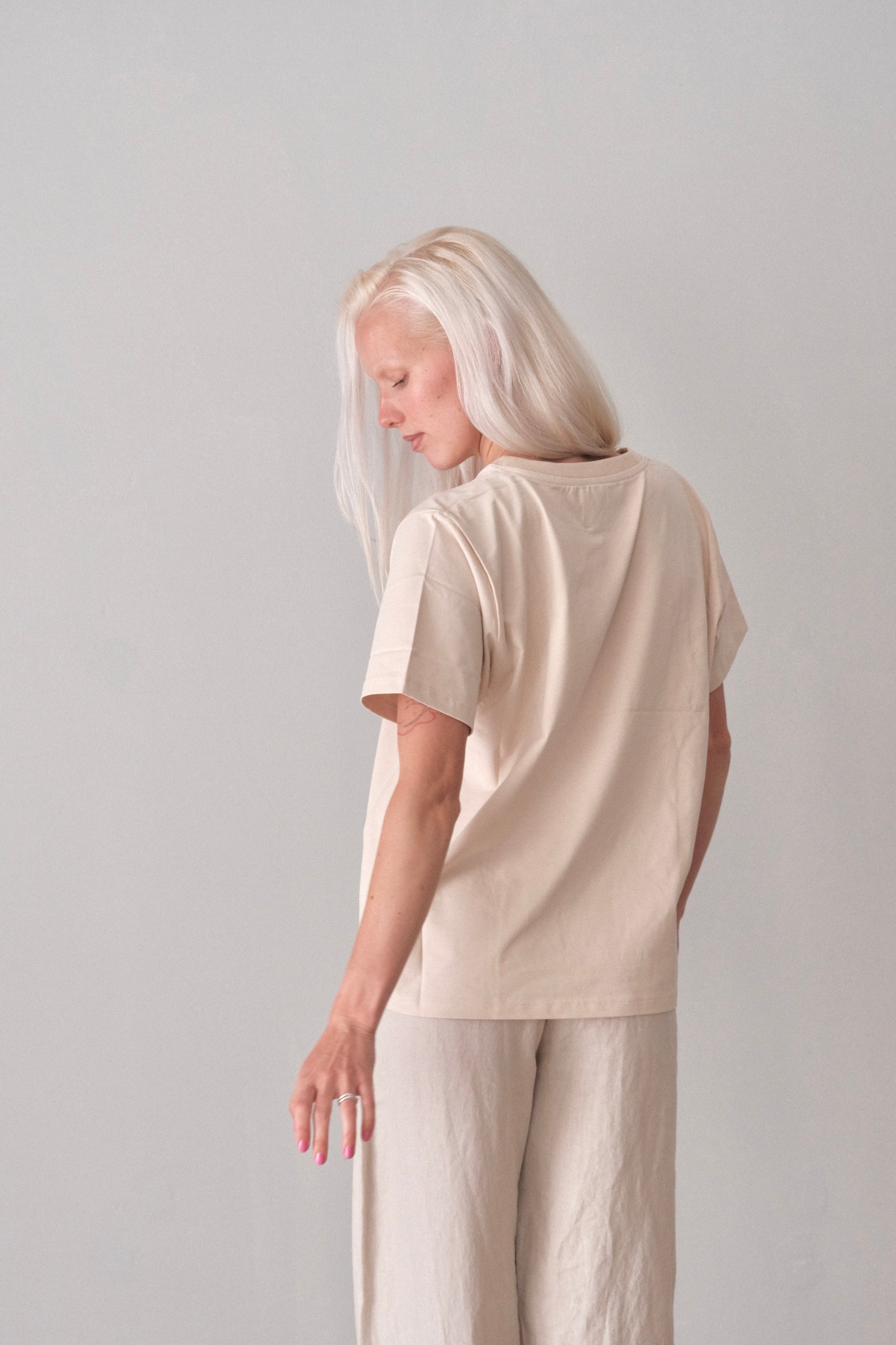 Naisten beige oversize T-paita