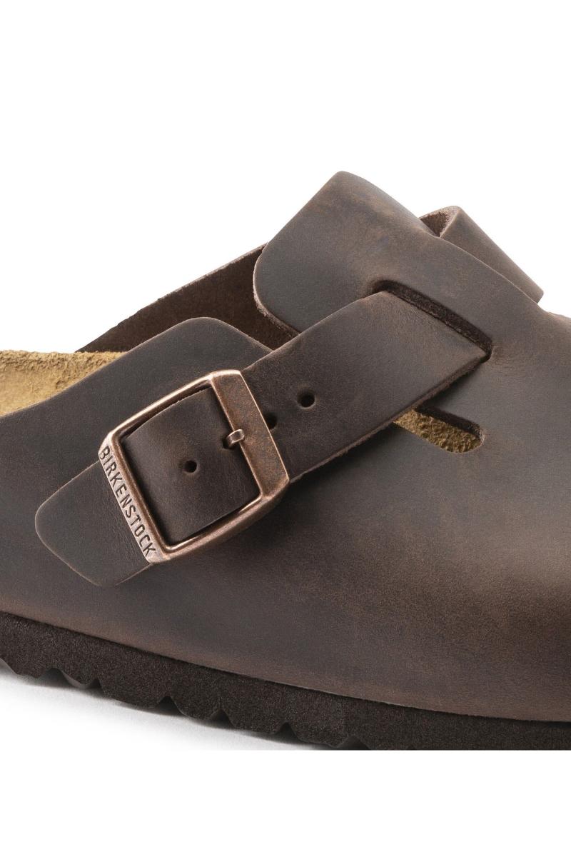 Slip-on kengät soljella