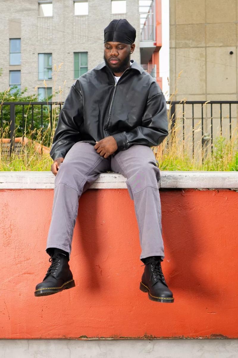 Miesten musta nahkanilkkuri