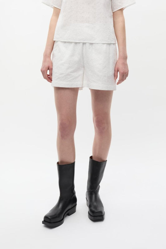 Valkoiset shortsit