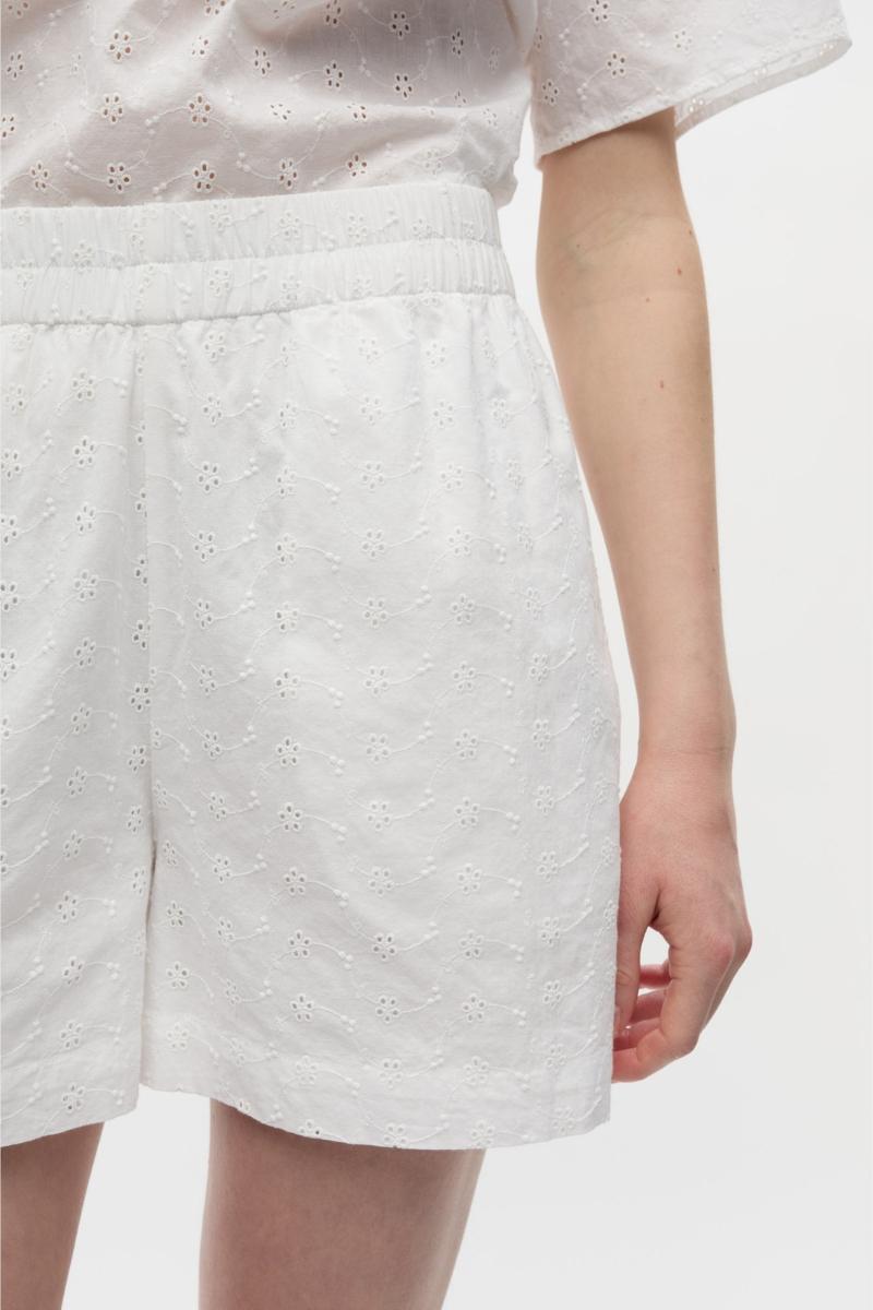 Naisten kirjotut shortsit