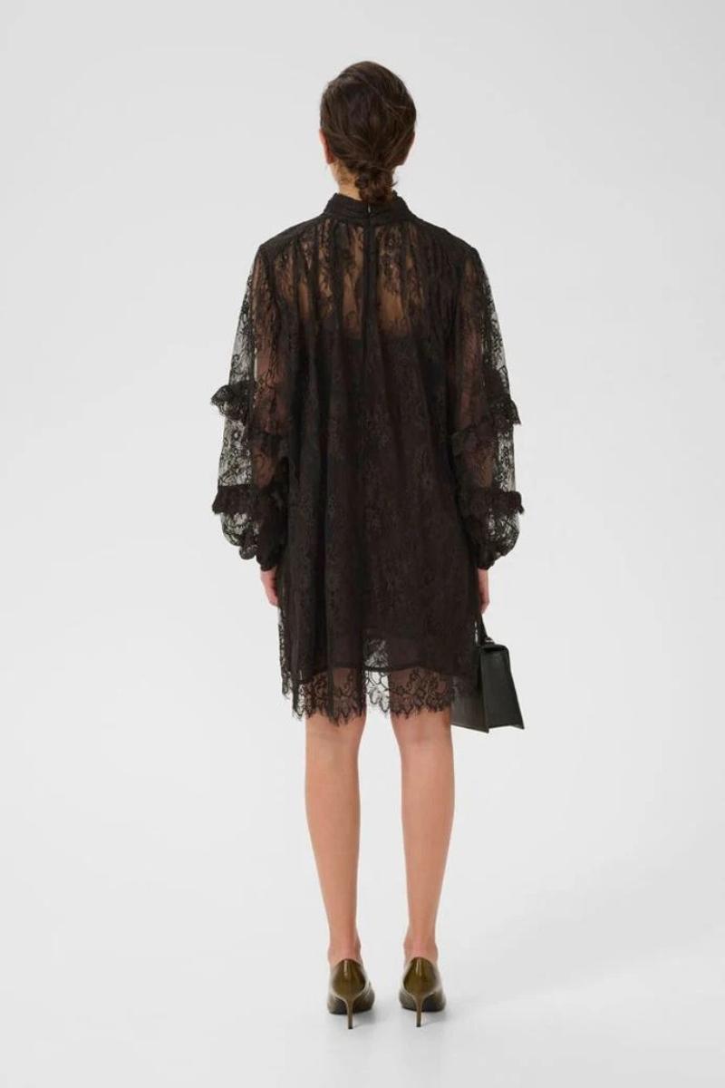 naisten musta pitsimekko