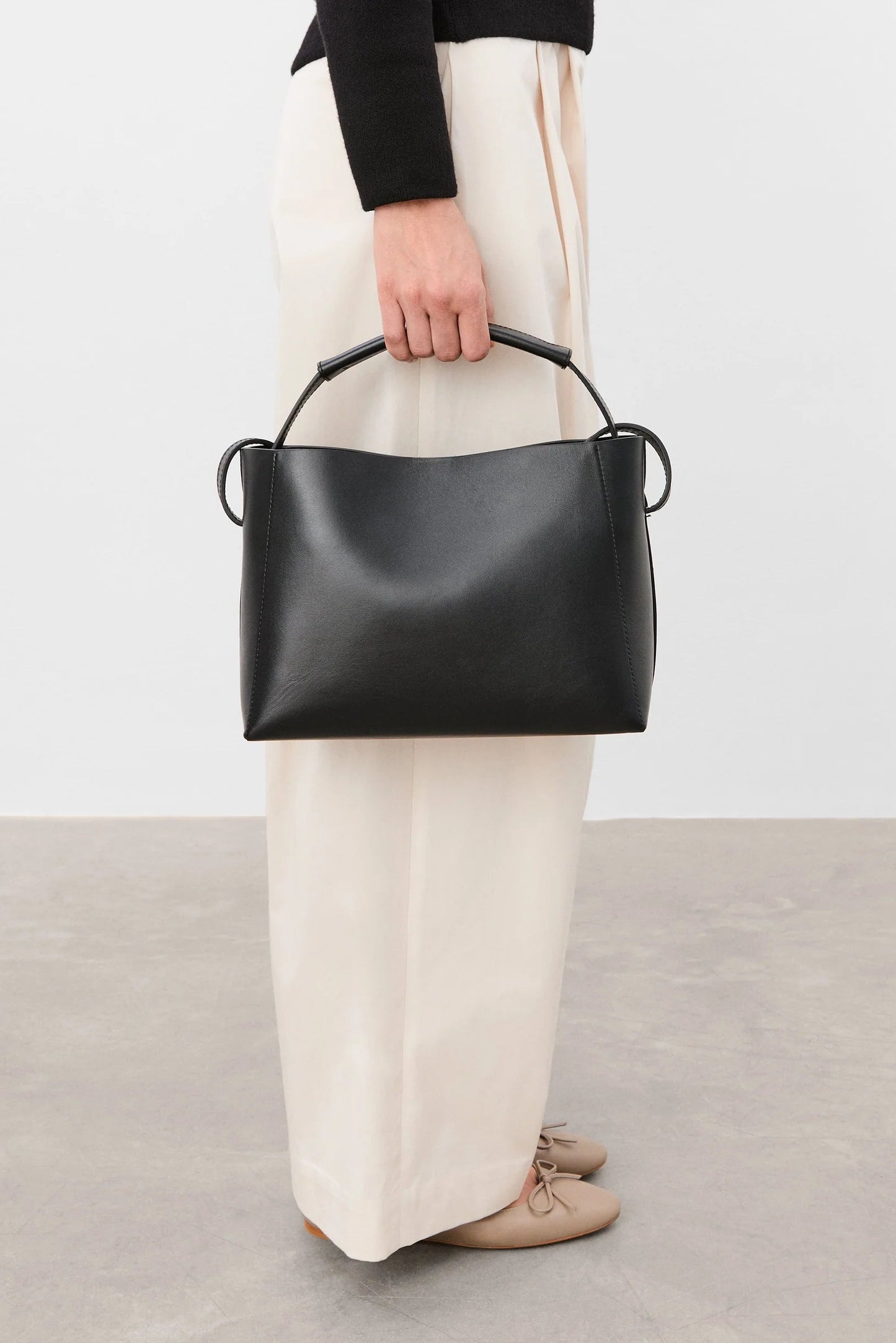 Flattered Hedda MIDI handbag - black