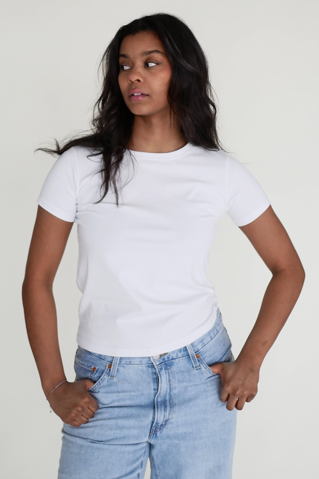 Arela Kim naisten valkoinen t-paita