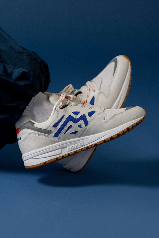 Karhu Legacy 96 men - Blanc de blanc / Dazzling blue