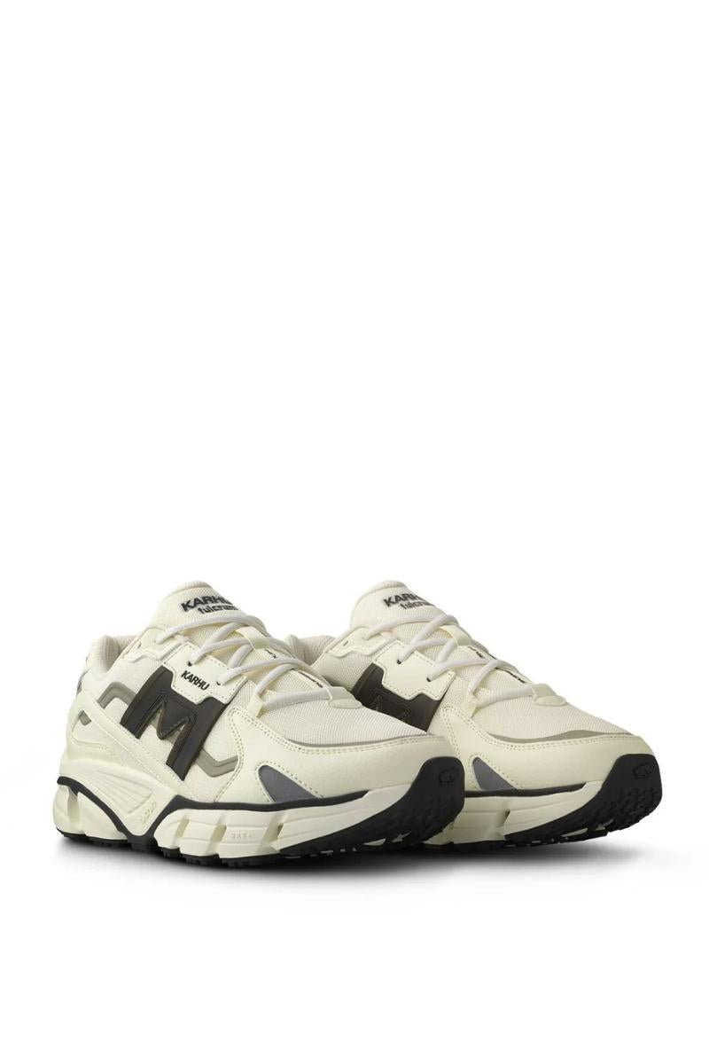 Naisten Karhu tennari