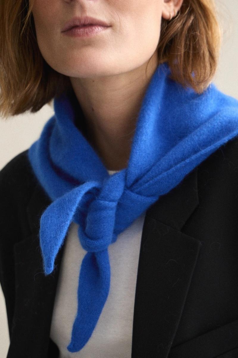 Sininen kolmiohuivi
