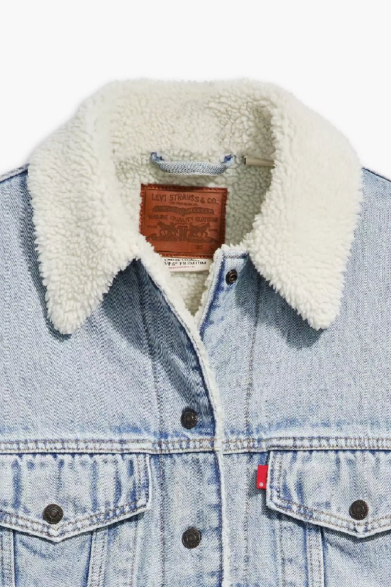 Levi's 90s Sherpa Trucker - morning sunlight