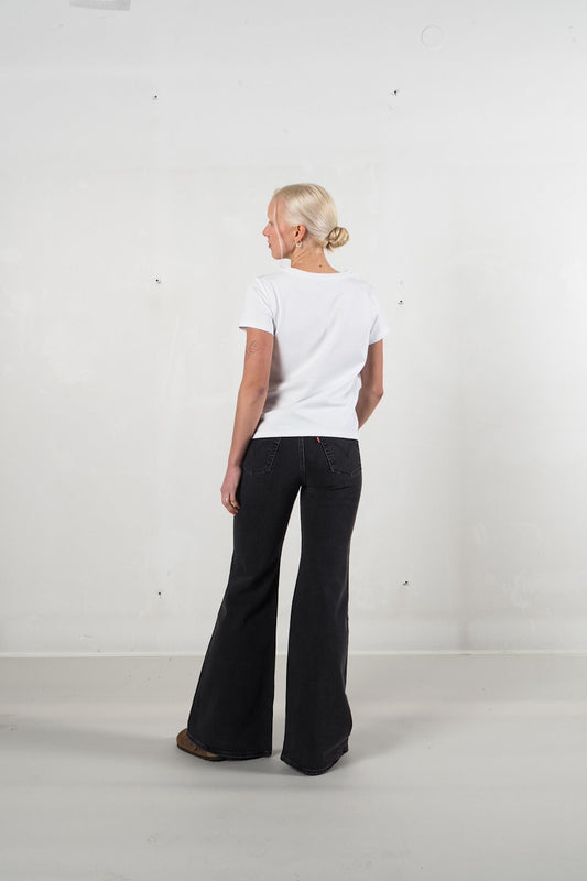 Levi’s Ribcage Bell - On The Town To Crackle