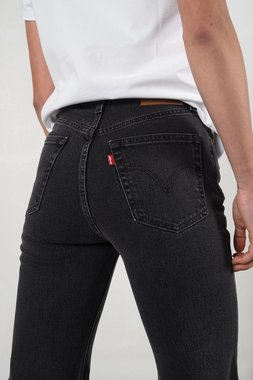 Levi's Ribcage Bell - On The Town To Crackle