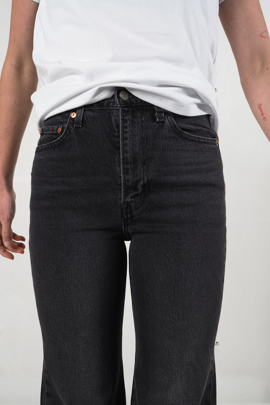 Levi's Ribcage Bell - On The Town To Crackle