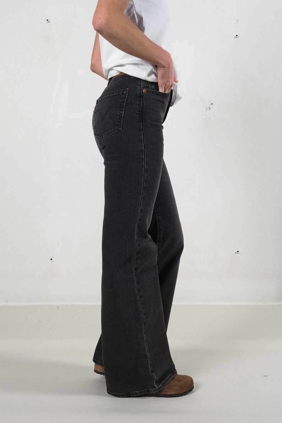 Levi's Ribcage Bell - On The Town To Crackle