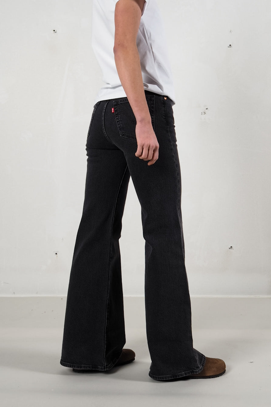 Levi's Ribcage Bell - On The Town To Crackle