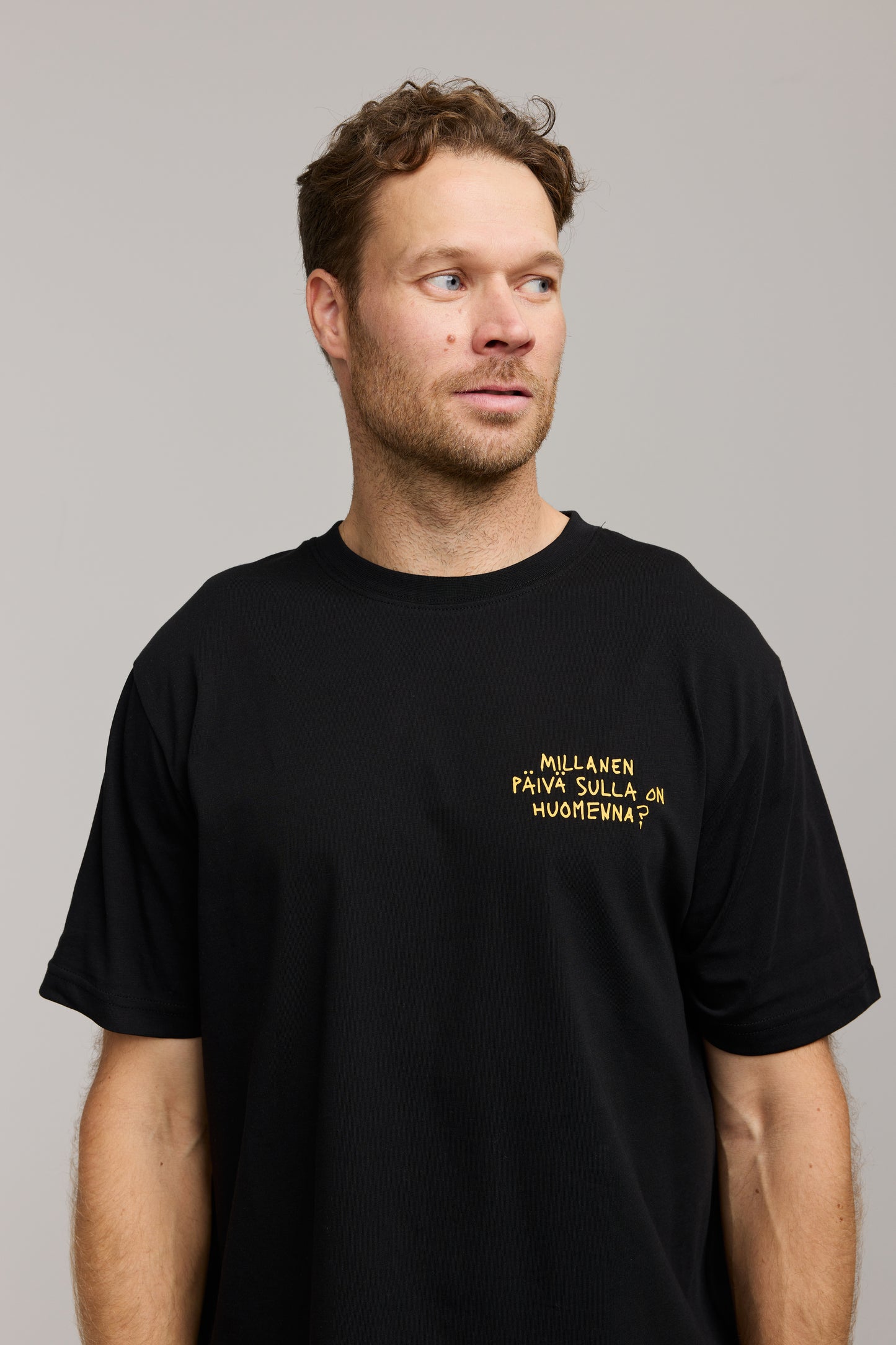 Makia x Kummeli Huomenna t-shirt - black