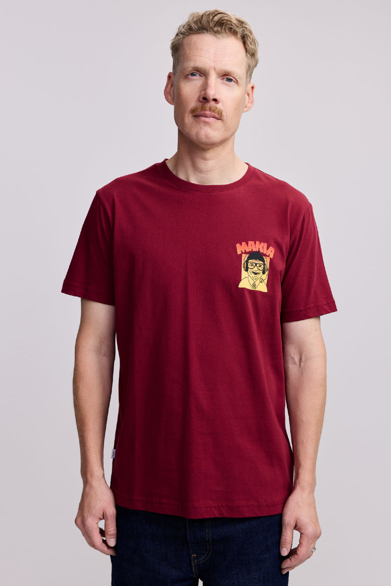 Makia x Kummeli Mauno t-shirt - lingonberry