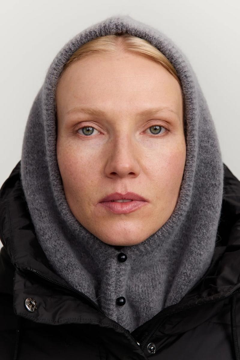 Naisten harmaa neulehuppu