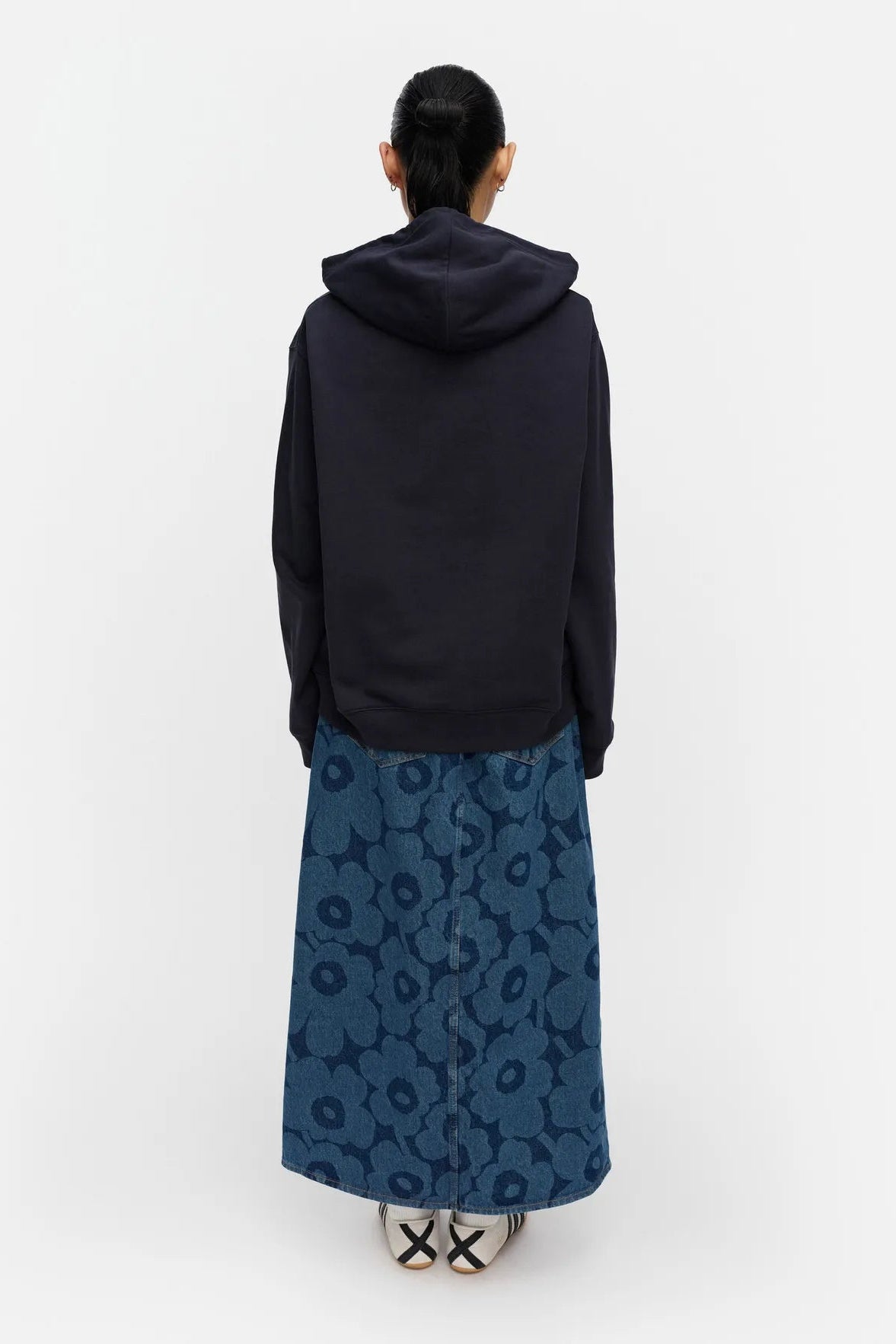 Marimekko Skripti Logo Placement Kioski huppari - tummansininen / kerma