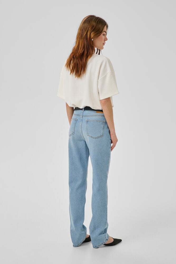 My Essential Wardrobe 07 The Isa 139 Straight - light blue wash