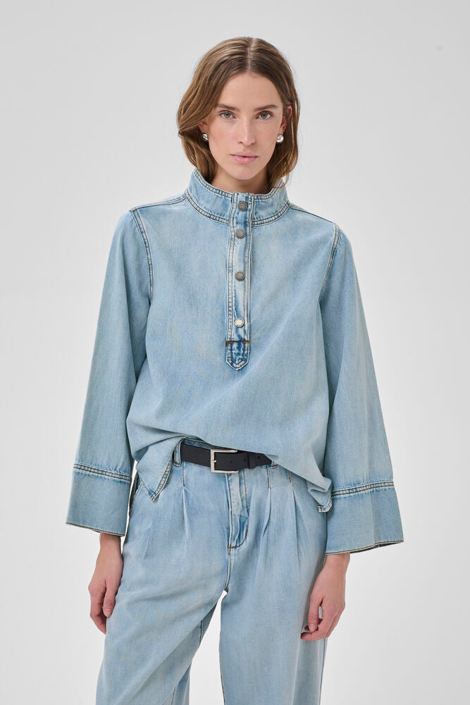 My Essential Wardrobe HilmaMW 171 Boxy Blouse - light blue wash