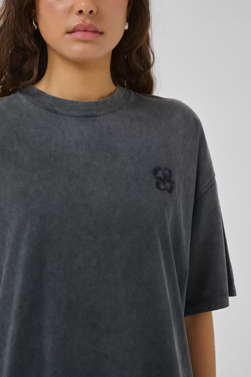 My Essential Wardrobe HelleMW EMB Boxy Tee - black