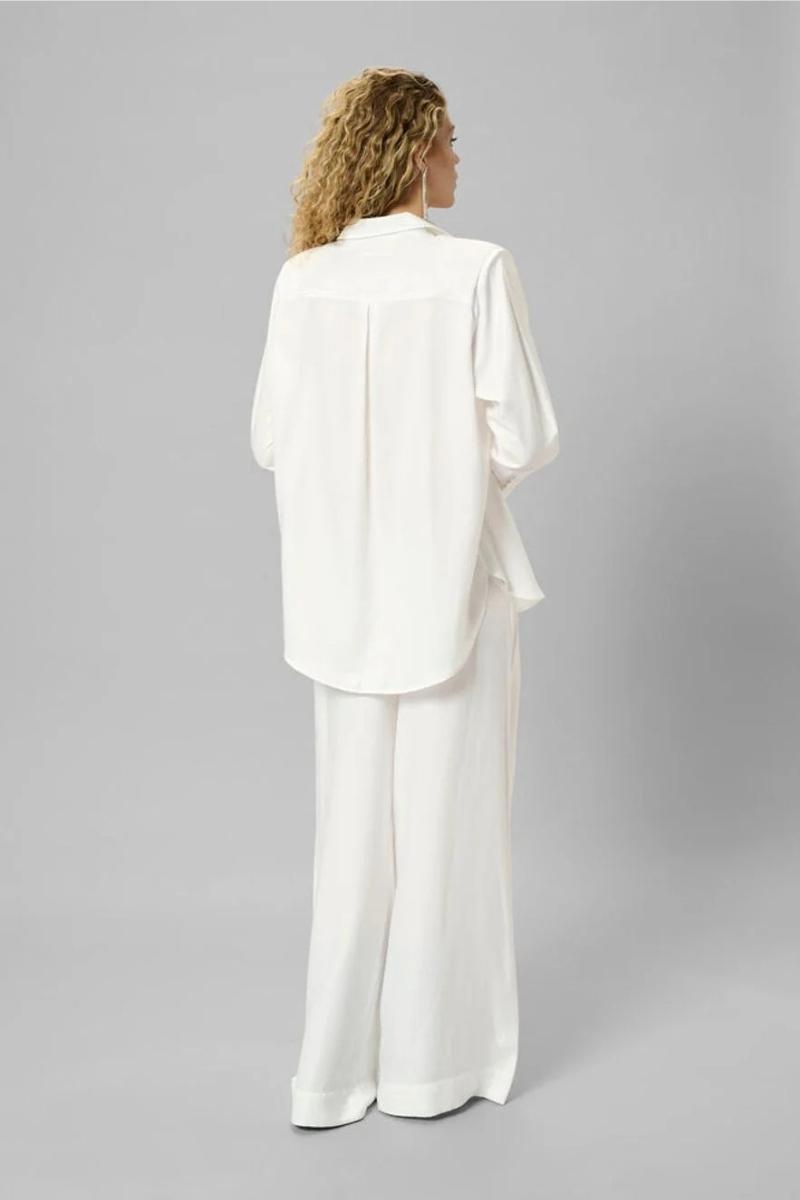 Naisten valkoinen kauluspaita