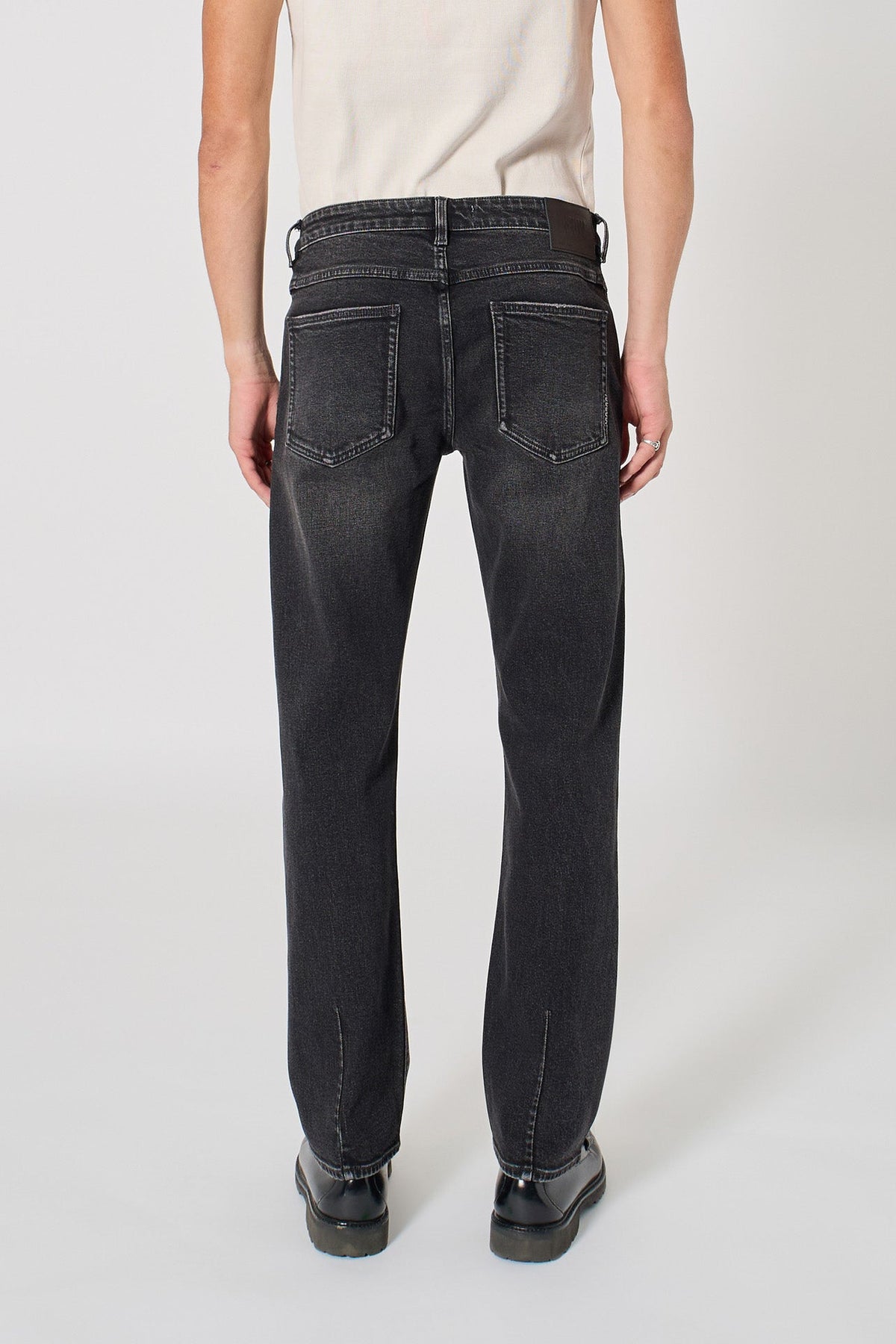 NEUW Lou Straight Trojan farkut - washed black