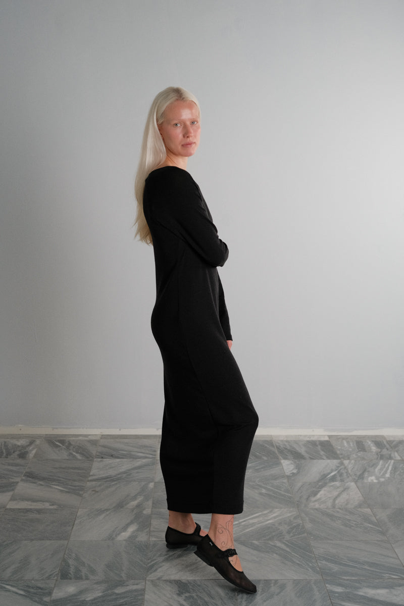 Naisten musta mekko