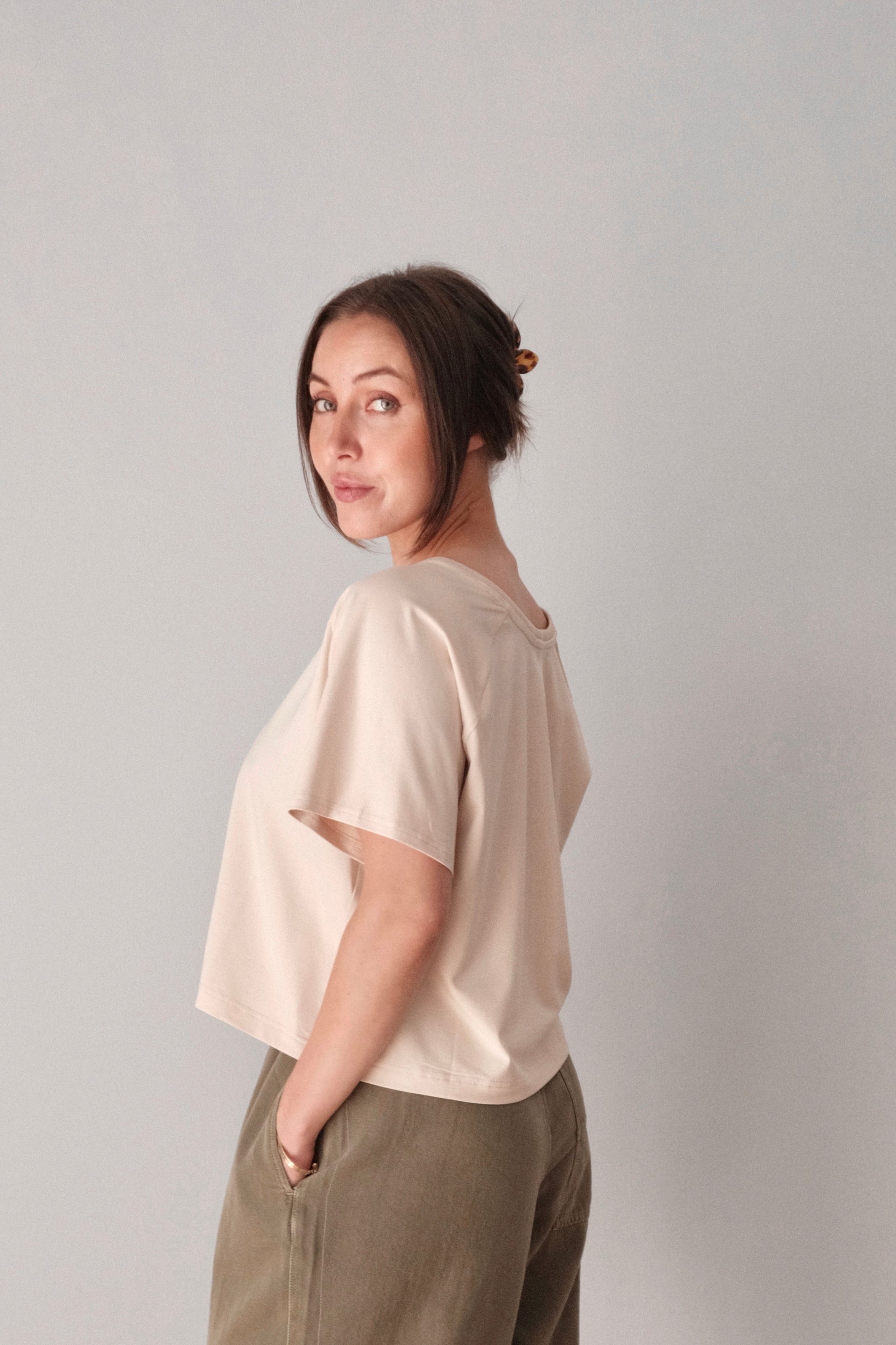 Naisten beige cropattu oversize t-paita