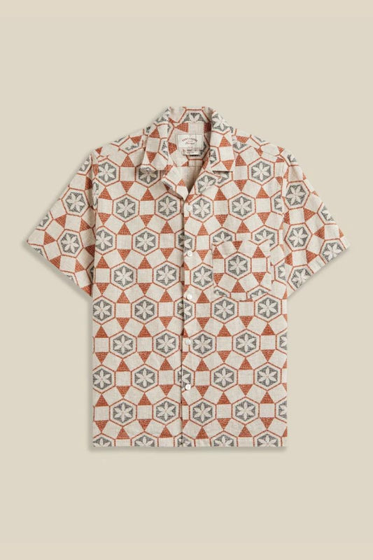 Miesten kuvioitu lyhythihainen kauluspaita