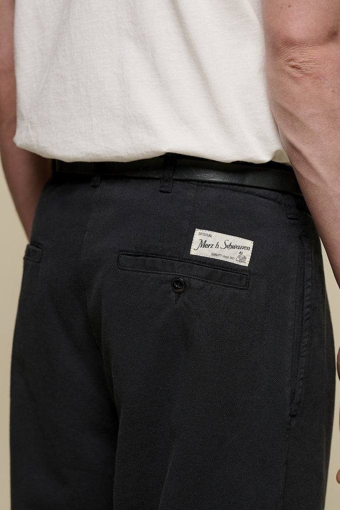 Merz b. Schwanen RIDER01T Pleated Twill Pants - deep black