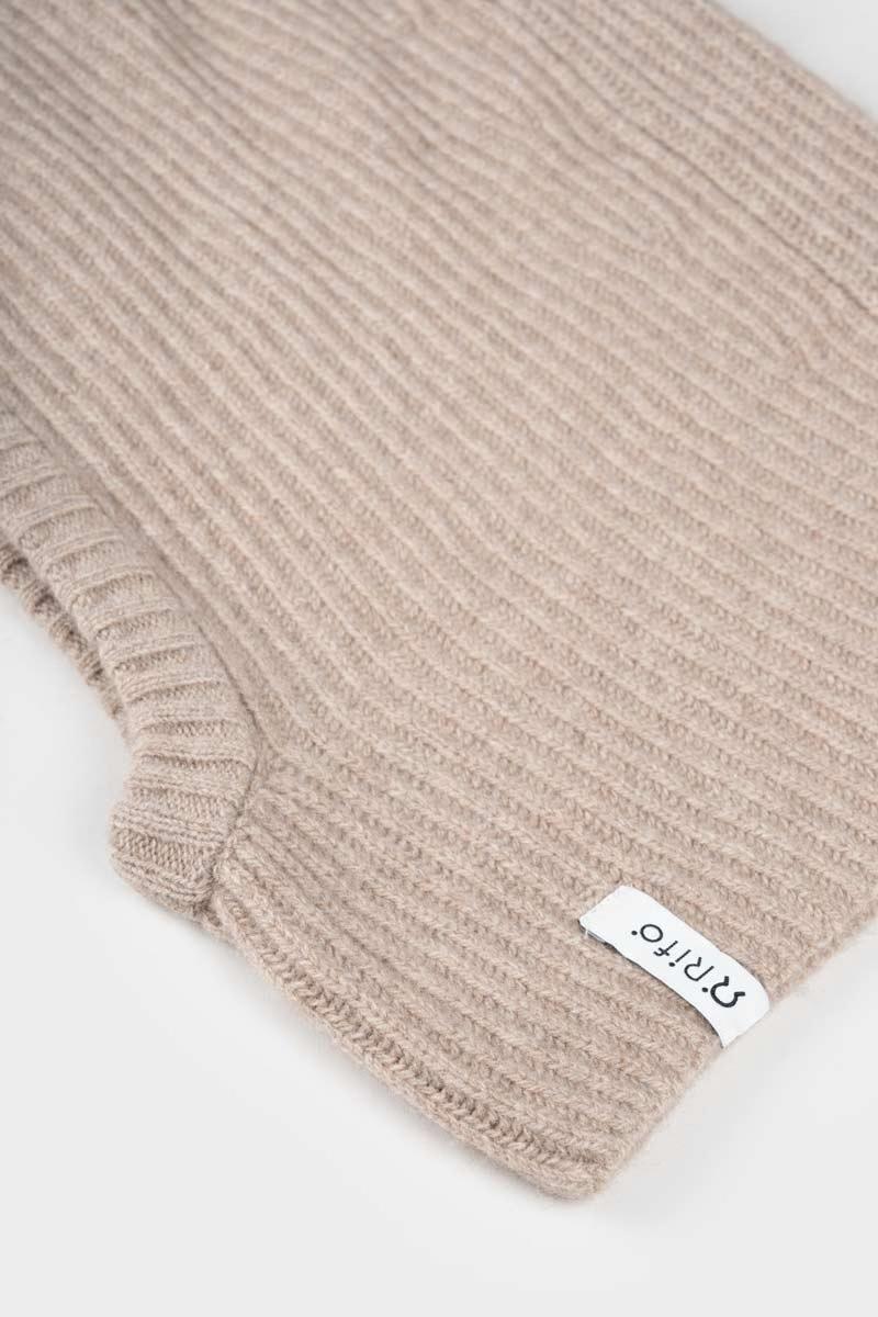 Vaalea balaclava