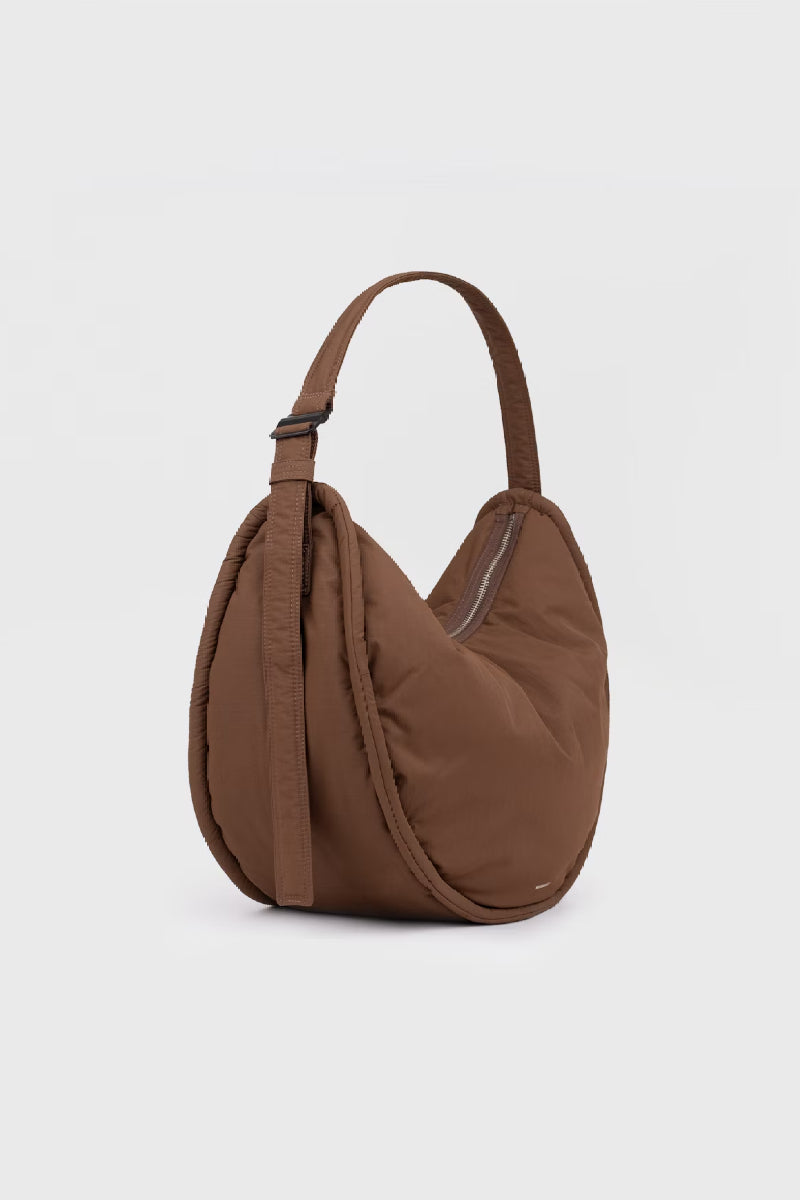 Sandqvist Curve Crossbody Round L - Dark taupe