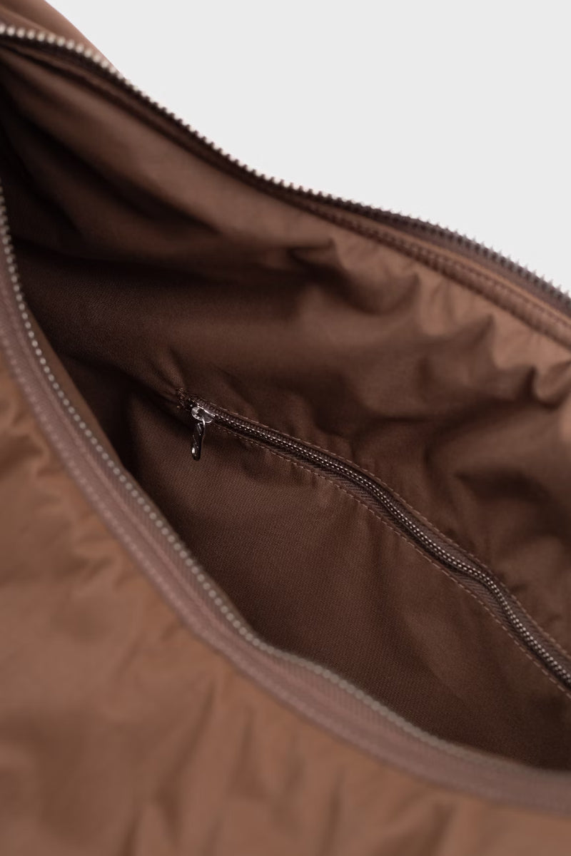 Sandqvist Curve Crossbody Round L - Dark taupe